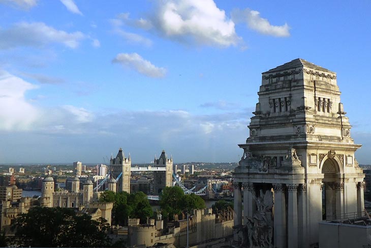  View of the spectacular Tower of London from roof